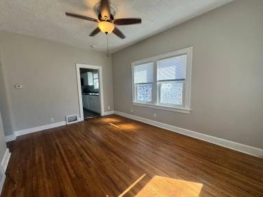 Main picture of 4438 Greenwood St