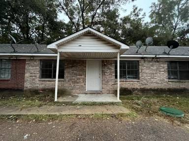 Main picture of 270 Main St