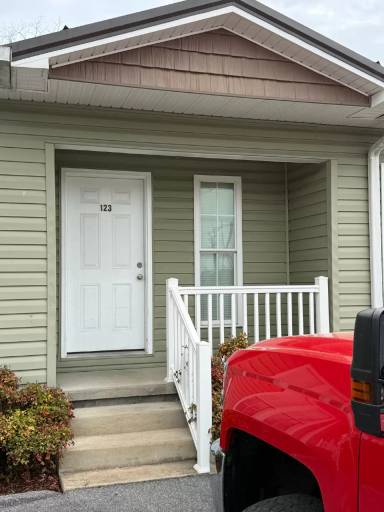 Main picture of 123 Brewer Rd