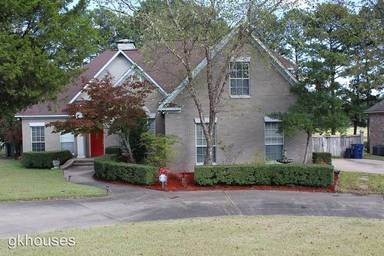 Main picture of 2 Masters Place Dr