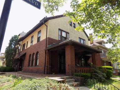 Main picture of 1939 Crafton Blvd