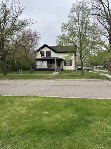 Main picture of 233 N Chestnut St
