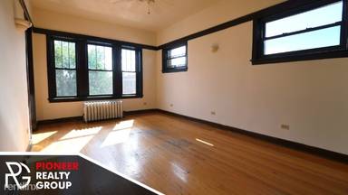 Main picture of 816 W Waveland Apartments
