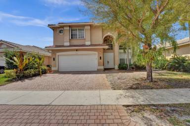Main picture of 5222 SW 173rd Ave