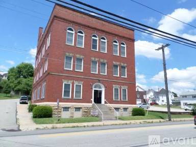 Main picture of 112 S Broadway St