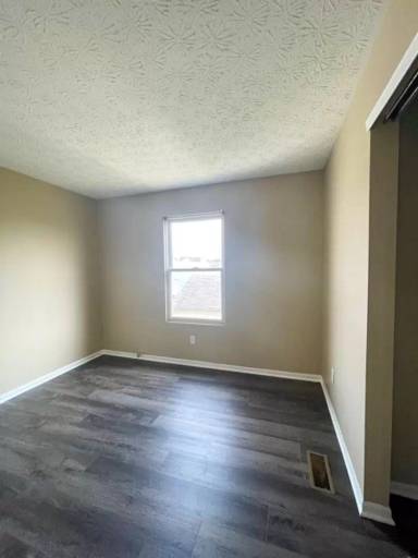 Main picture of 3646 Roll Call Dr