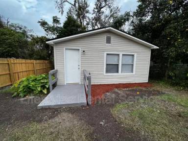 Main picture of 2425 Dolphin Ave