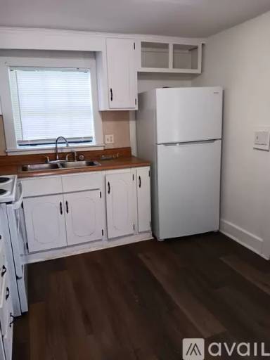 Main picture of 2351 E Pacific St