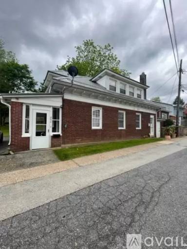 Main picture of 240 N Carpenter Ave