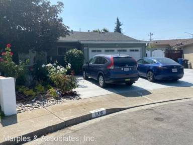 Main picture of 126 Peony Ct