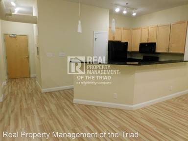 Main picture of 220 W Market St