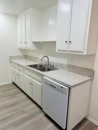 Main picture of 140 Yorba St