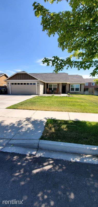 Main picture of 1357 E Raymond Dr