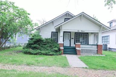 Main picture of 212 W 8th St