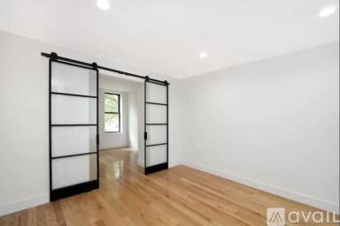 Main picture of 429 E 6th St