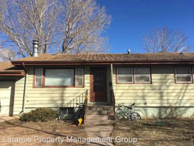 Main picture of 907 W Hill Rd