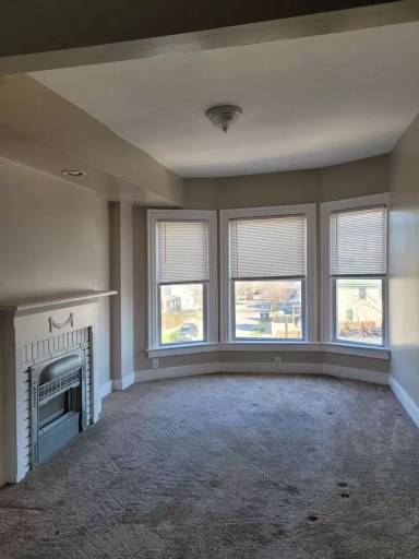 Main picture of 439 W Ferry St