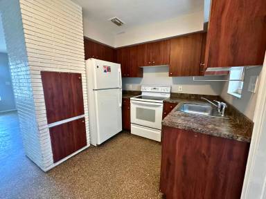 Main picture of 90 NW 32nd Ave