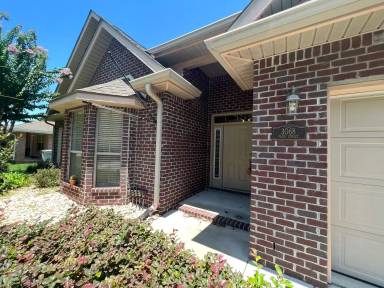 Main picture of 3068 Palm St