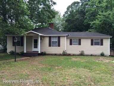 Main picture of 301 Azalea Cir W