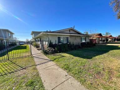 Main picture of 1444 Randy St