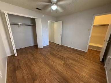 Main picture of 2105 S Loop 289
