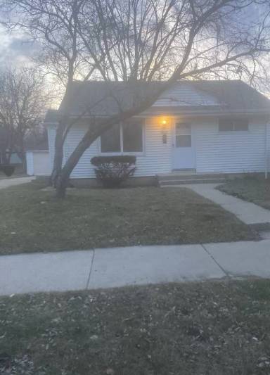 Main picture of 5731 N 62nd St