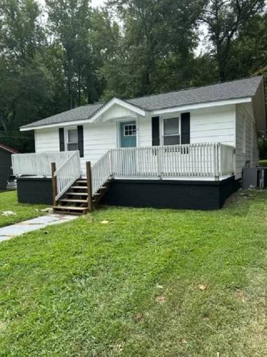 Main picture of 8 Hollywood St