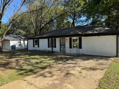 Main picture of 2935 Briarwood Dr