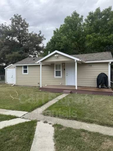 Main picture of 2916 1/2 8th Ave S