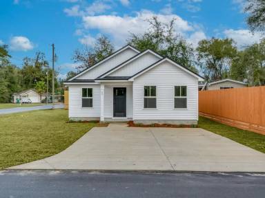 Main picture of 80 Concord Rd