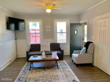 Main picture of 2324 W 38th St