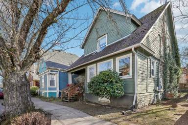 Main picture of 3236 SE Yamhill St