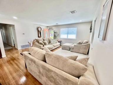 Main picture of 756 Boxwood Dr