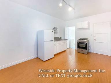 Main picture of 2439 Oak St