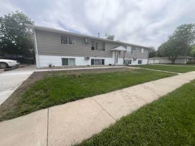Main picture of 235 W 1st St