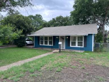 Main picture of 402 Burges St