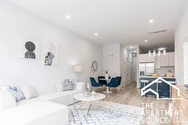 Main picture of 2402 W Carmen Ave