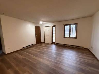 Main picture of 302 3rd St NE