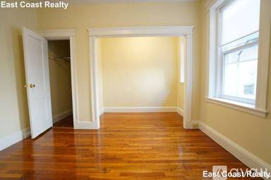 Main picture of 221 Kelton St