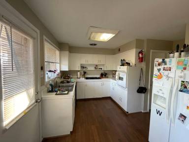 Main picture of 2140 White Way