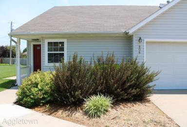 Main picture of 804 Douglas Way