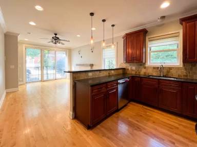 Main picture of 2430 W Iowa St