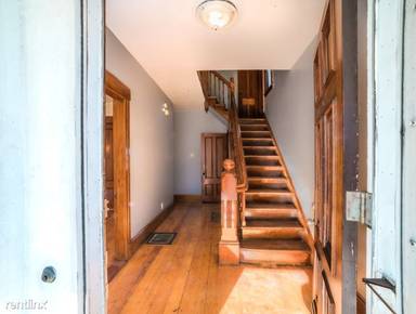 Main picture of 10 Parkman St