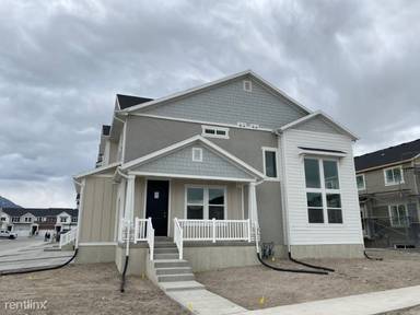 Main picture of Lakefront at Vineyard Town Center