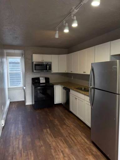 Main picture of 878 Baltimore St