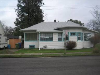 Main picture of 905 Church St NE