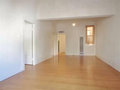 Main picture of 463 Greenwich St