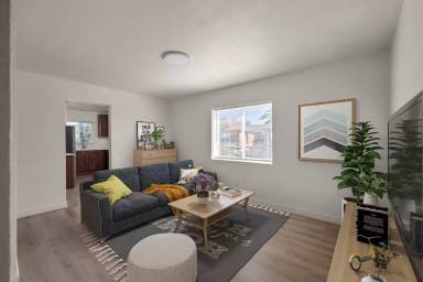 Main picture of 402 W 1st St