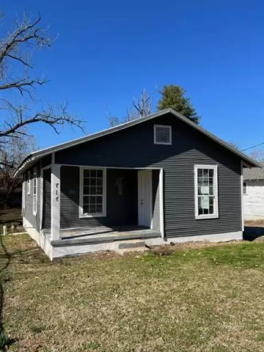 Main picture of 717 Henderson Ave